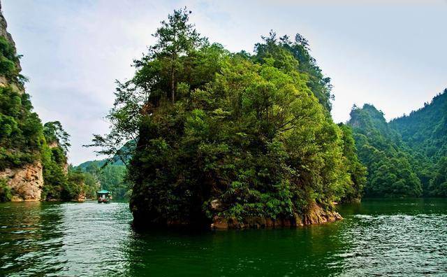 山水风景滤镜苹果版:湖南张家界宝峰湖-第9张图片-太平洋在线下载